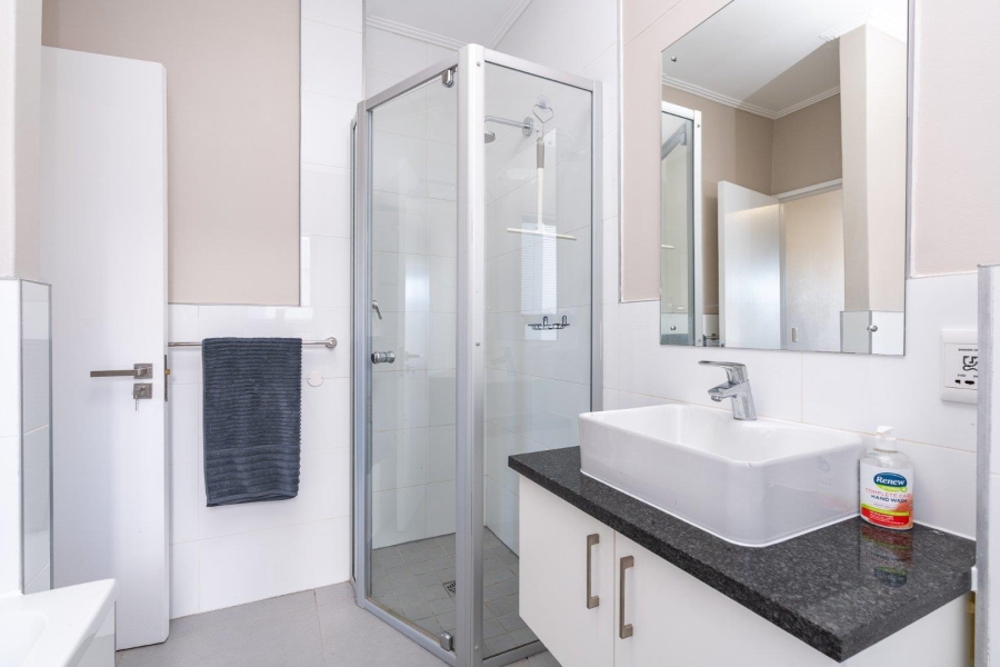 To Let 2 Bedroom Property for Rent in Vredehoek Western Cape